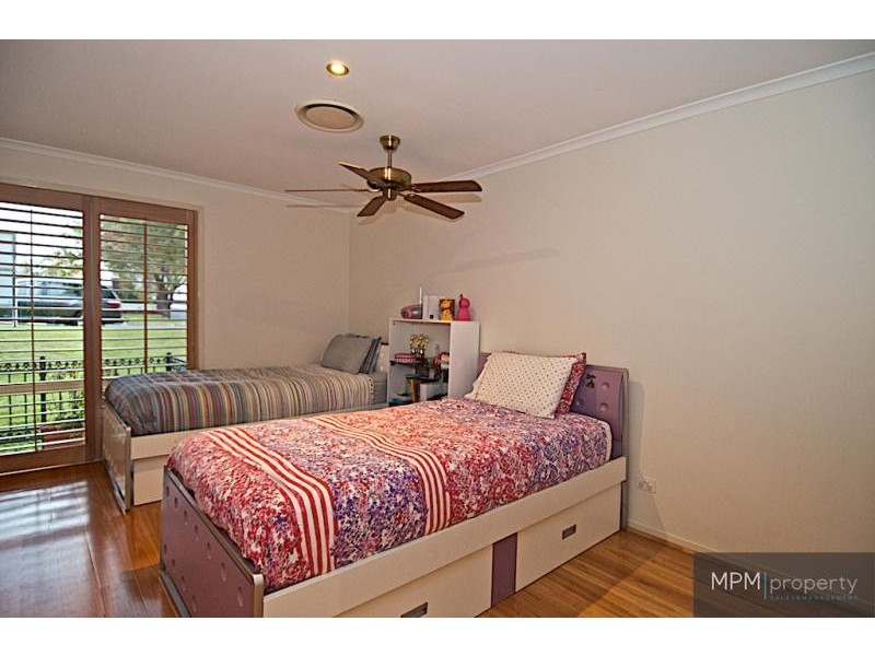 18 Fitzalan Cct, Arundel QLD 4214