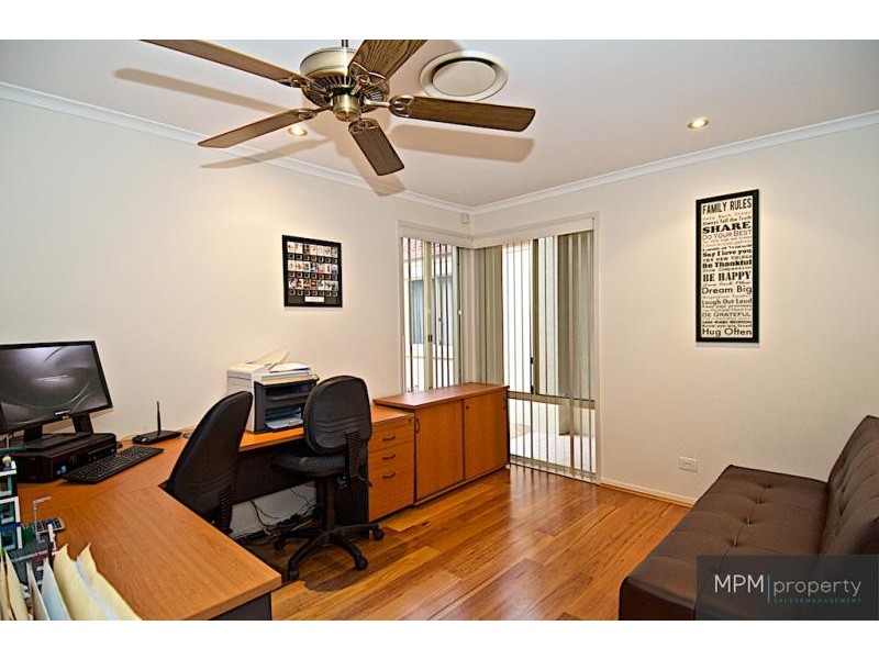 18 Fitzalan Cct, Arundel QLD 4214