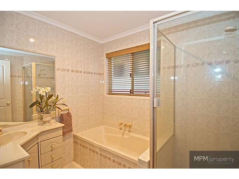 18 Fitzalan Cct, Arundel QLD 4214