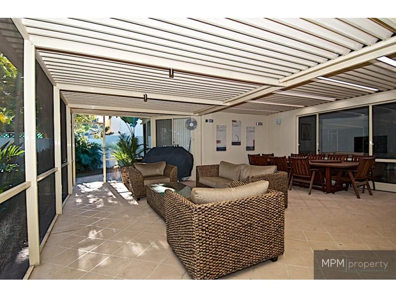 18 Fitzalan Cct, Arundel QLD 4214