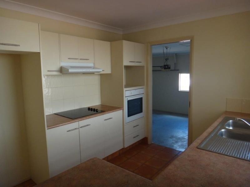 33 Howland Cct, Pacific Pines QLD 4211