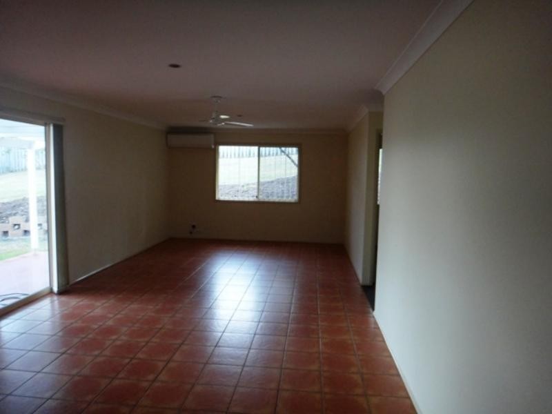 33 Howland Cct, Pacific Pines QLD 4211