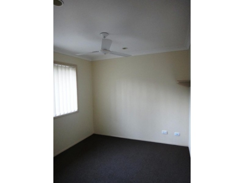 33 Howland Cct, Pacific Pines QLD 4211