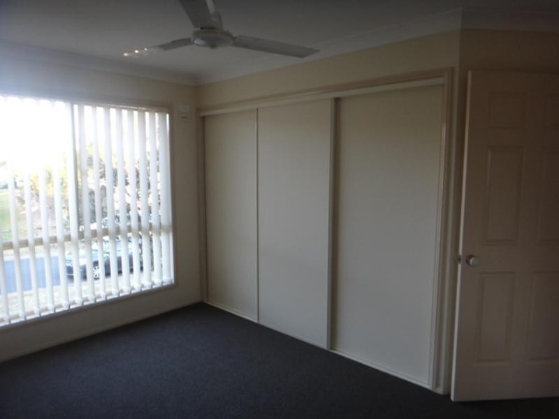 33 Howland Cct, Pacific Pines QLD 4211