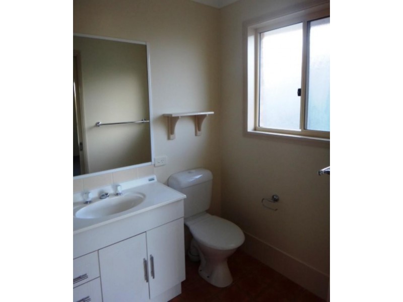 33 Howland Cct, Pacific Pines QLD 4211