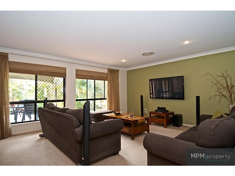 40 Arun Dr, Arundel QLD 4214