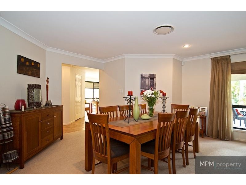 40 Arun Dr, Arundel QLD 4214