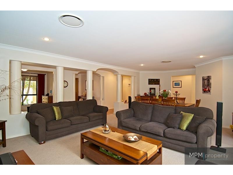 40 Arun Dr, Arundel QLD 4214