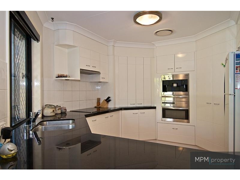 40 Arun Dr, Arundel QLD 4214