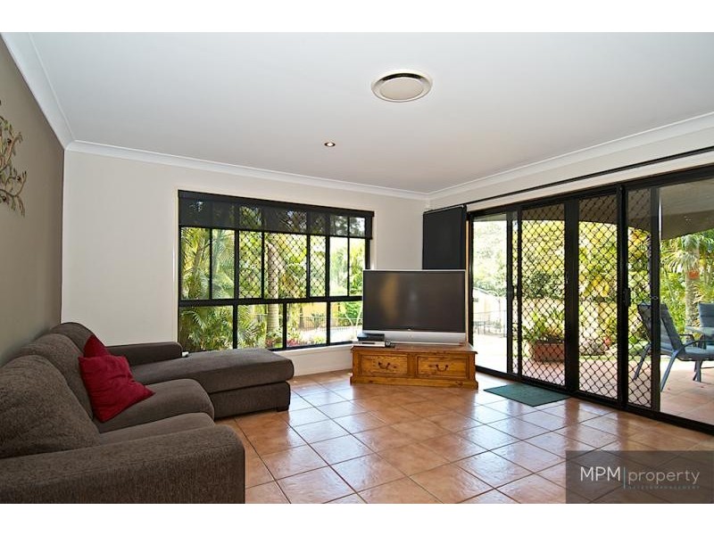 40 Arun Dr, Arundel QLD 4214