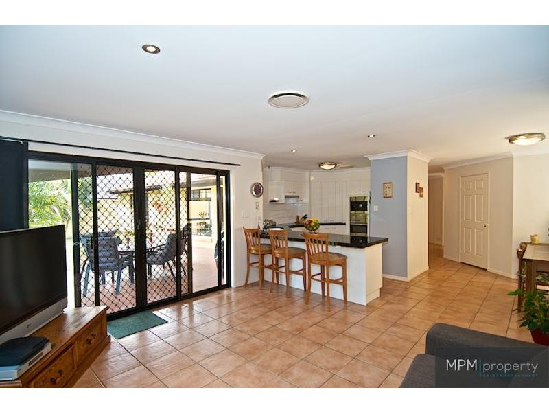 40 Arun Dr, Arundel QLD 4214