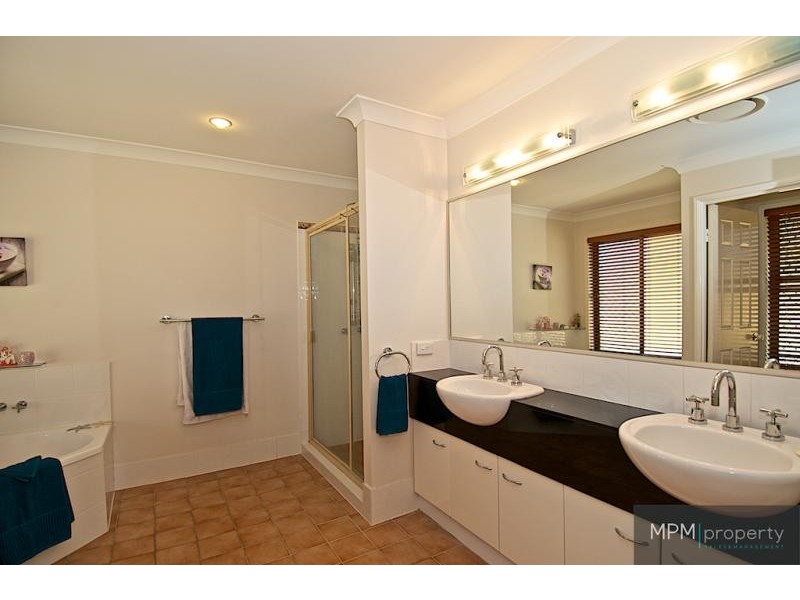 40 Arun Dr, Arundel QLD 4214