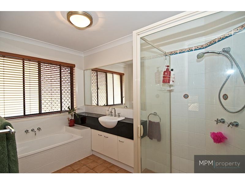 40 Arun Dr, Arundel QLD 4214
