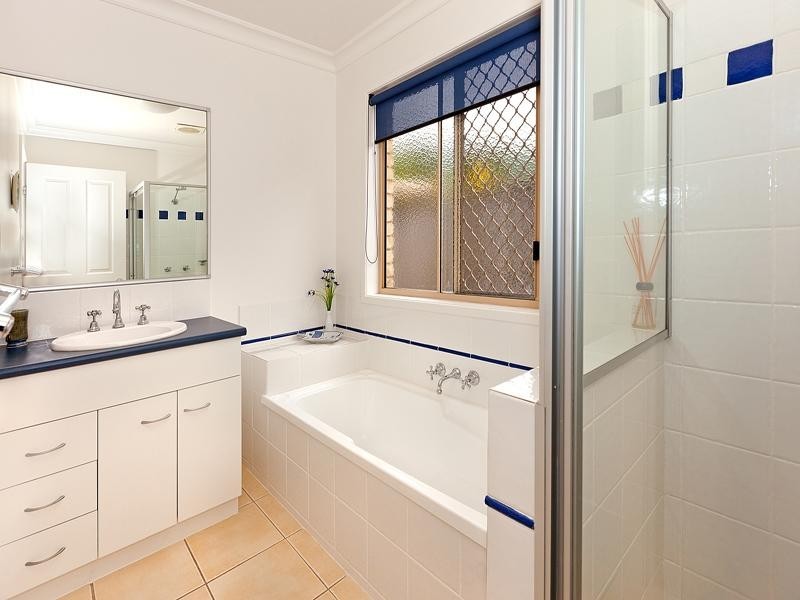24/1 Archipelago St, Pacific Pines QLD 4211