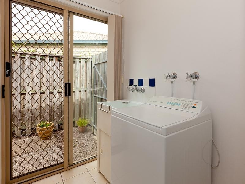 24/1 Archipelago St, Pacific Pines QLD 4211