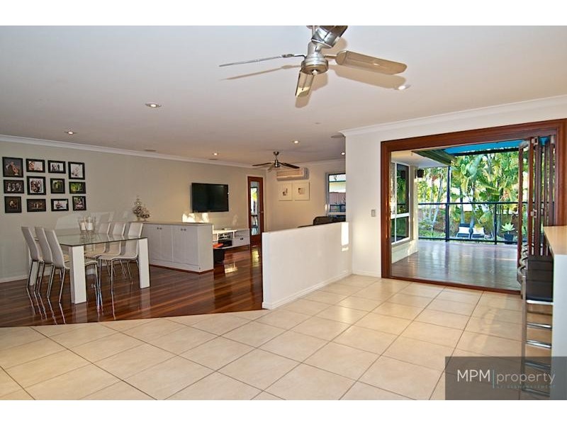 6 Chichester Dr, Arundel QLD 4214
