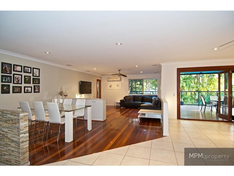 6 Chichester Dr, Arundel QLD 4214