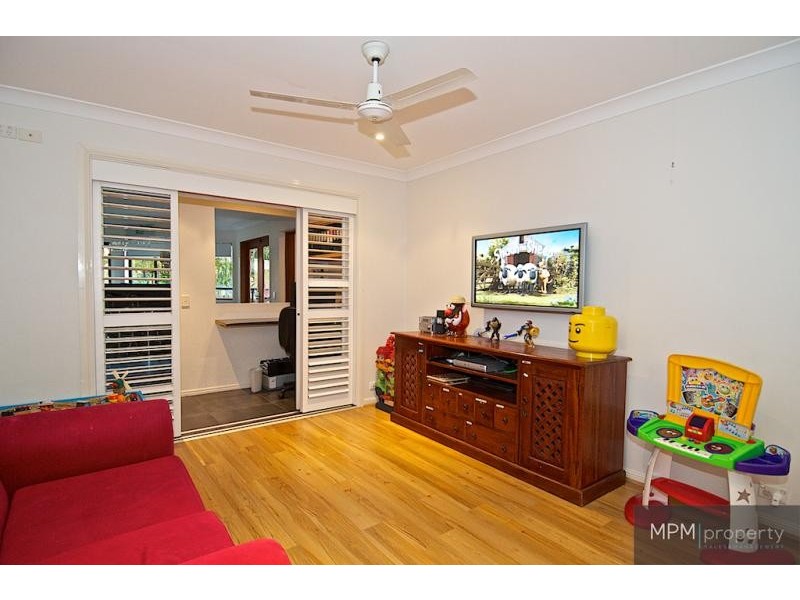 6 Chichester Dr, Arundel QLD 4214