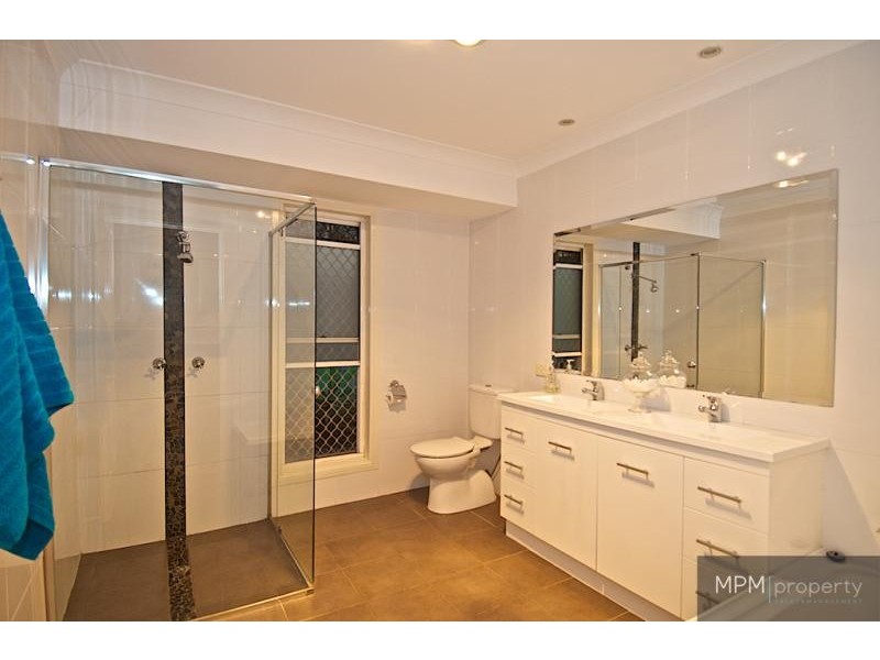 6 Chichester Dr, Arundel QLD 4214