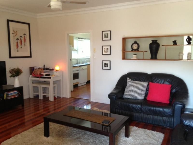 16 Schneider Ave, Labrador QLD 4215
