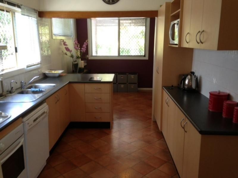 16 Schneider Ave, Labrador QLD 4215