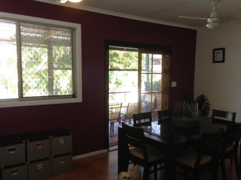 16 Schneider Ave, Labrador QLD 4215