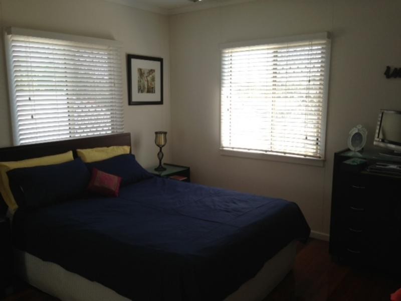 16 Schneider Ave, Labrador QLD 4215