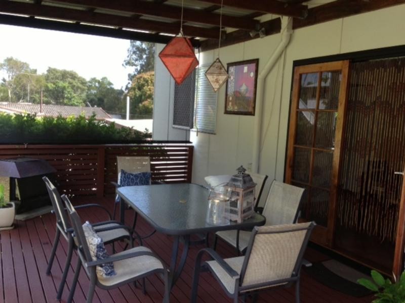 16 Schneider Ave, Labrador QLD 4215