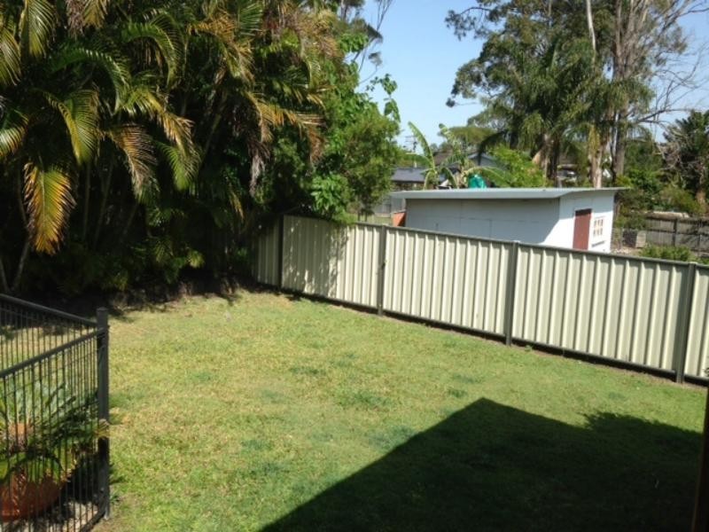 16 Schneider Ave, Labrador QLD 4215