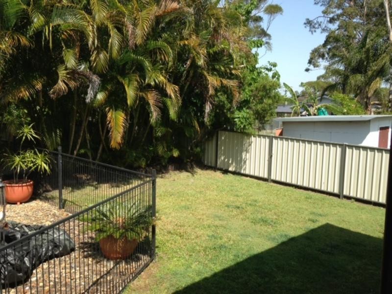 16 Schneider Ave, Labrador QLD 4215