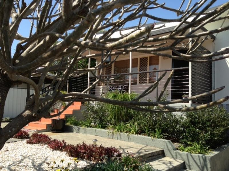 16 Schneider Ave, Labrador QLD 4215
