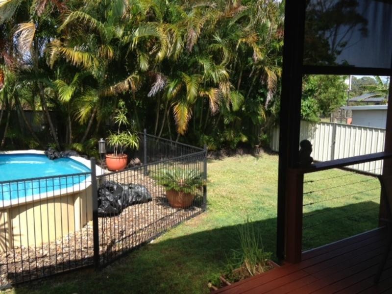 16 Schneider Ave, Labrador QLD 4215