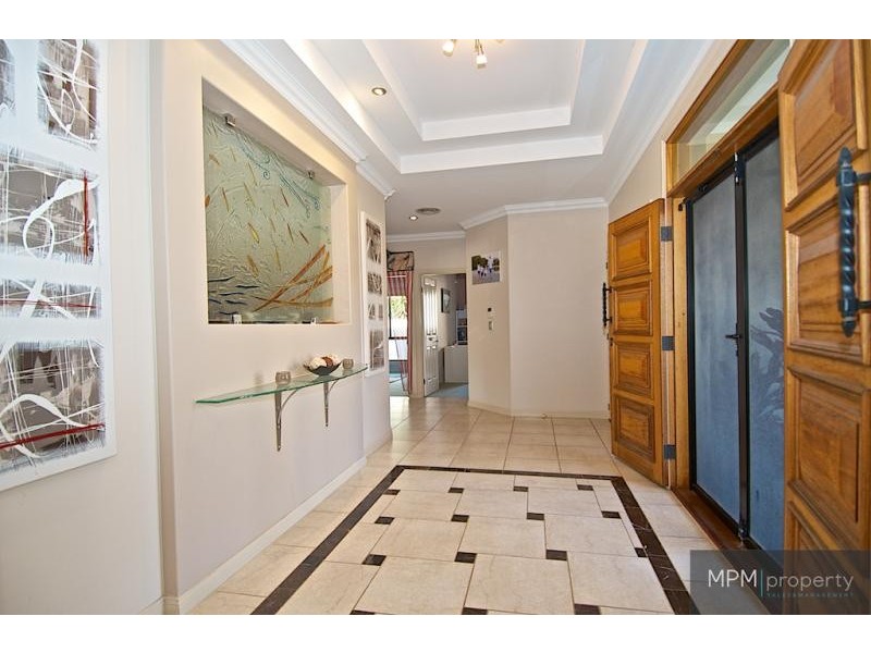 7 Selsey Ct, Arundel QLD 4214