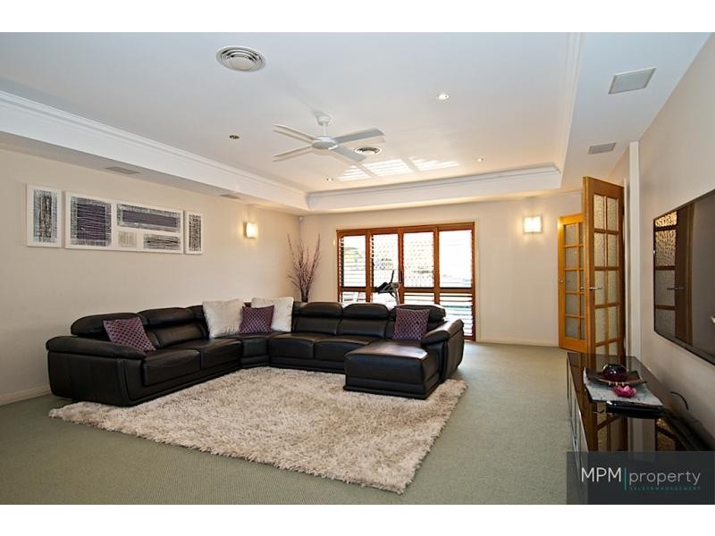 7 Selsey Ct, Arundel QLD 4214