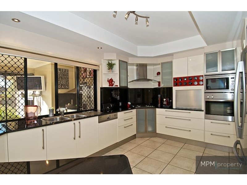 7 Selsey Ct, Arundel QLD 4214