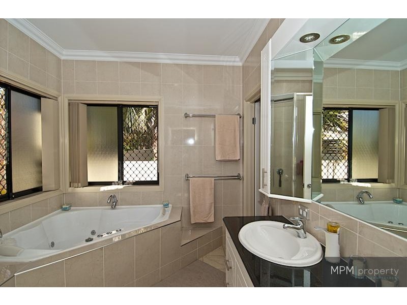 7 Selsey Ct, Arundel QLD 4214