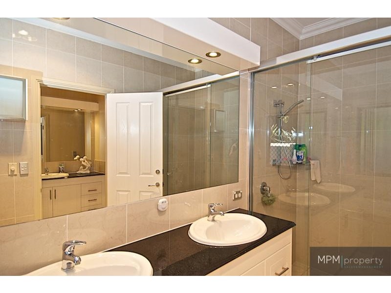 7 Selsey Ct, Arundel QLD 4214