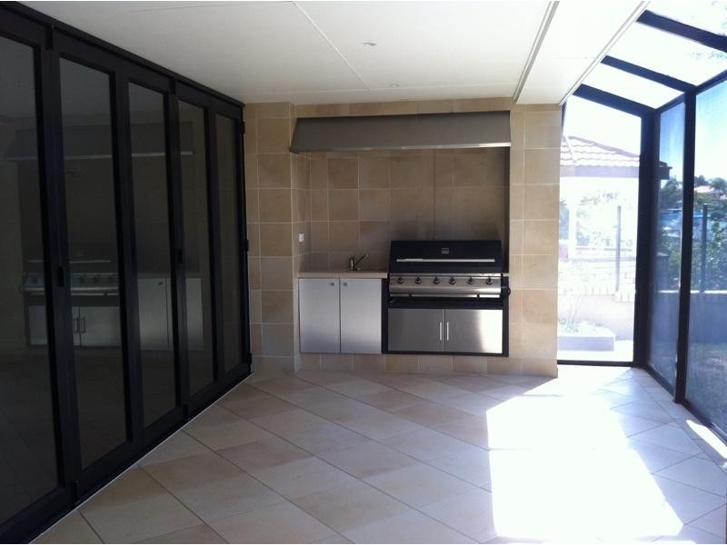 349 Bayview  St, Hollywell QLD 4216