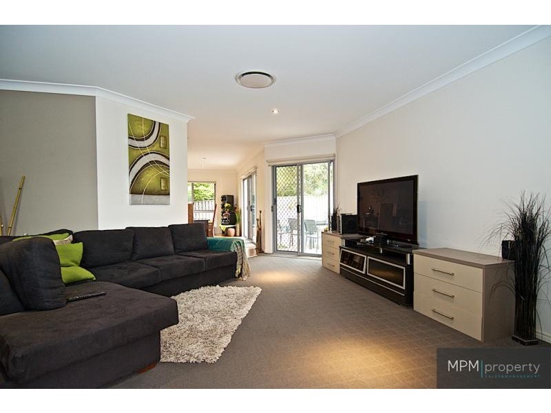 6 Hallmark  Ct, Ashmore QLD 4214