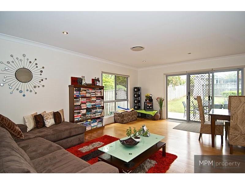 6 Hallmark  Ct, Ashmore QLD 4214
