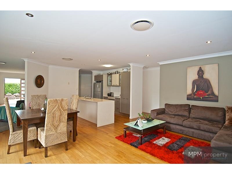 6 Hallmark  Ct, Ashmore QLD 4214