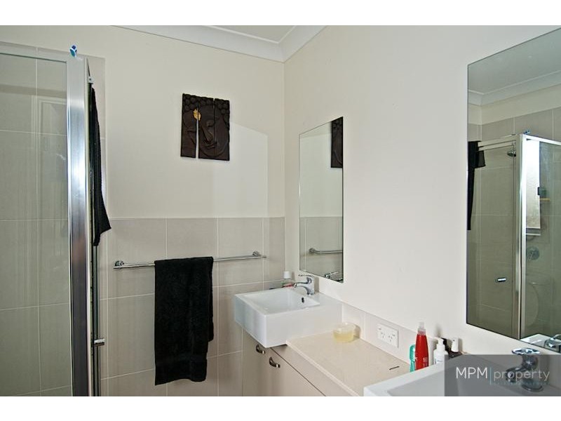 6 Hallmark  Ct, Ashmore QLD 4214