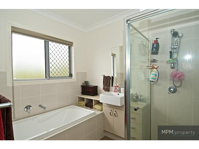 6 Hallmark  Ct, Ashmore QLD 4214
