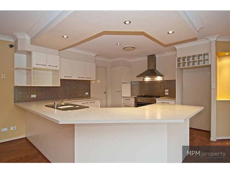 43 Nottinghill Gate  Dr, Arundel QLD 4214