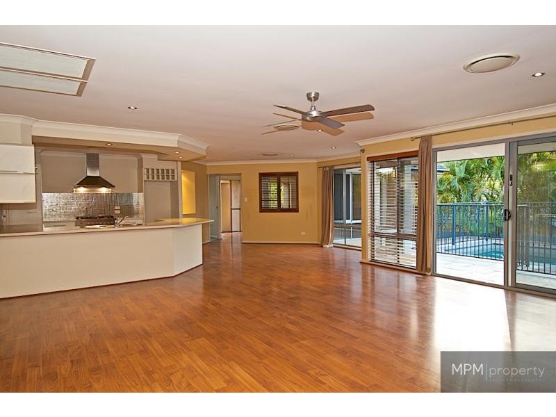 43 Nottinghill Gate  Dr, Arundel QLD 4214