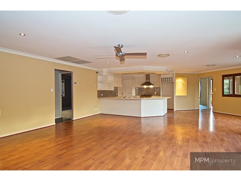 43 Nottinghill Gate  Dr, Arundel QLD 4214