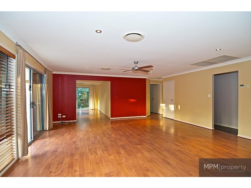 43 Nottinghill Gate  Dr, Arundel QLD 4214