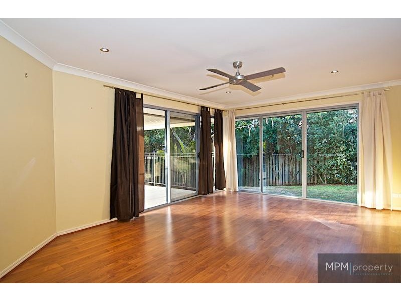 43 Nottinghill Gate  Dr, Arundel QLD 4214