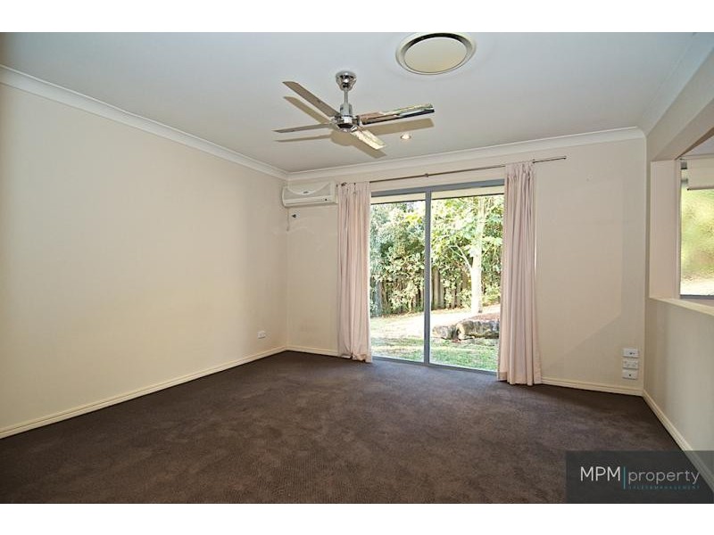 43 Nottinghill Gate  Dr, Arundel QLD 4214