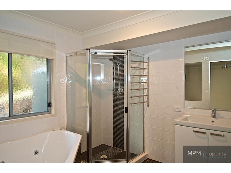 43 Nottinghill Gate  Dr, Arundel QLD 4214